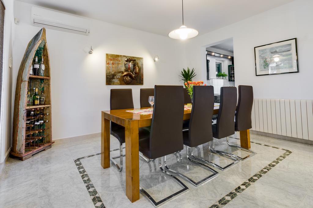 Vila Kuca Za Odmor Kuzmanic Kaštela Exteriér fotografie